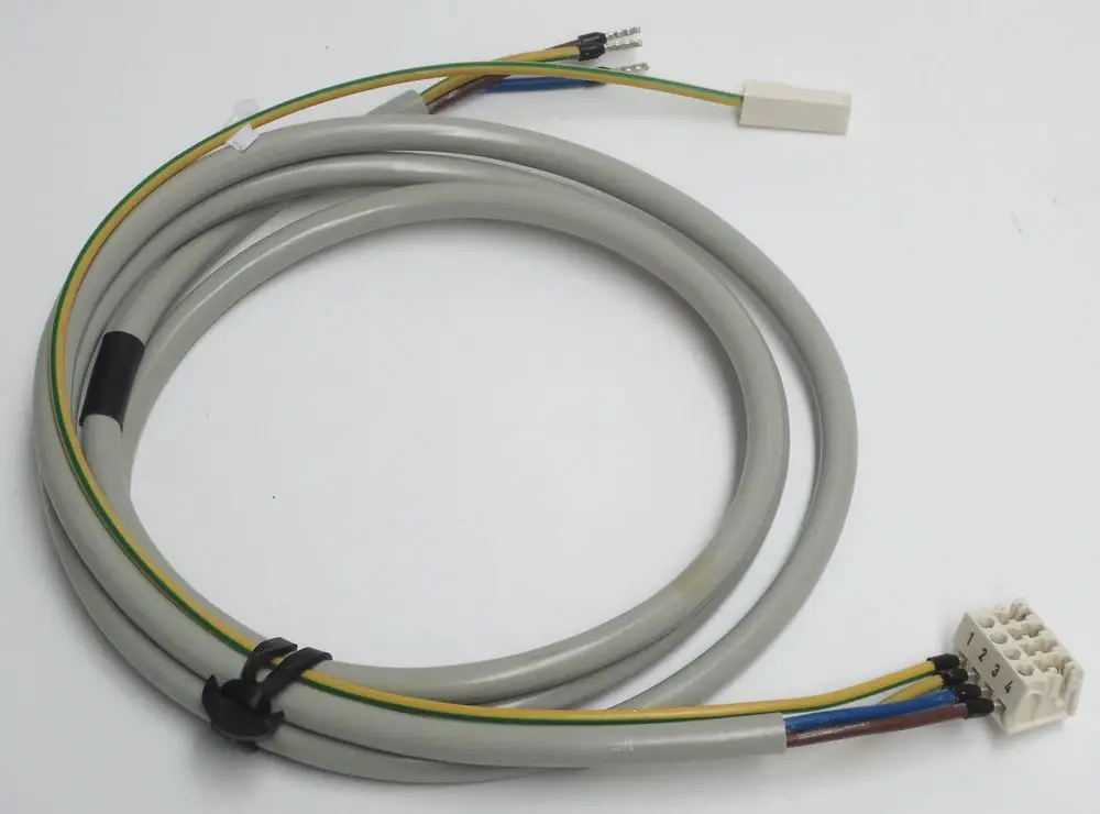 Netzkabel mit Erdung, bestehend aus mehreren Drähten in verschiedenen Farben, verbunden mit einem Steckverbinder. Geeignet für Anwendungen, möglicherweise von Daikin.